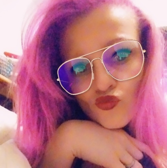 Meet your Posher, Jeri! :D - Picture 1 of 4